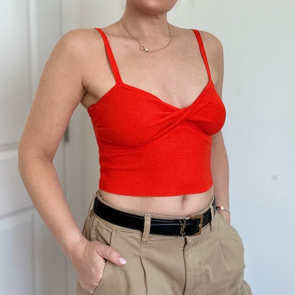 Knit Twist Front Crop Tank - Picture 2 of 7